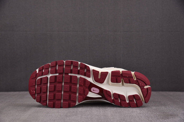 NK Zoom Vomero 5 Valentine