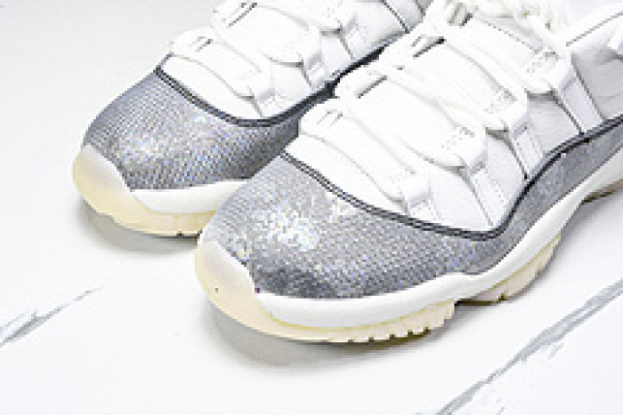 Air Jordan 11 Low HQ7000-001