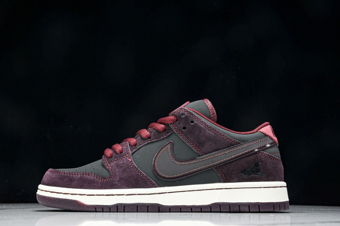 Riot Skateshop x Nike SB Dunk Low 2025 FZ1289-200